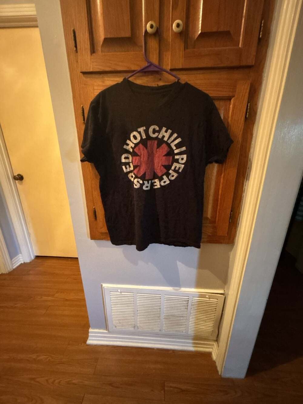 Red Hot Chili Peppers Black T-Shirt
17” pit to pit : S-M